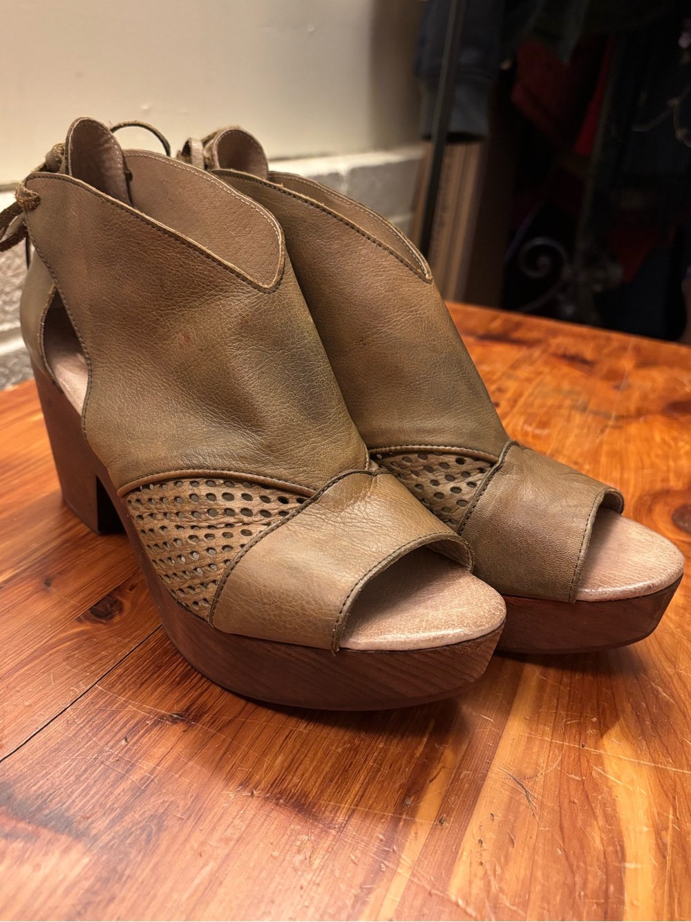 FREE PEOPLE leather REVOLVER CLOG open toe VINTAGE INSPIRED wood heel EU40